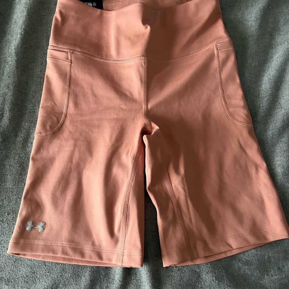 NWT Under Armour Women's Peach Shorts w Pockets